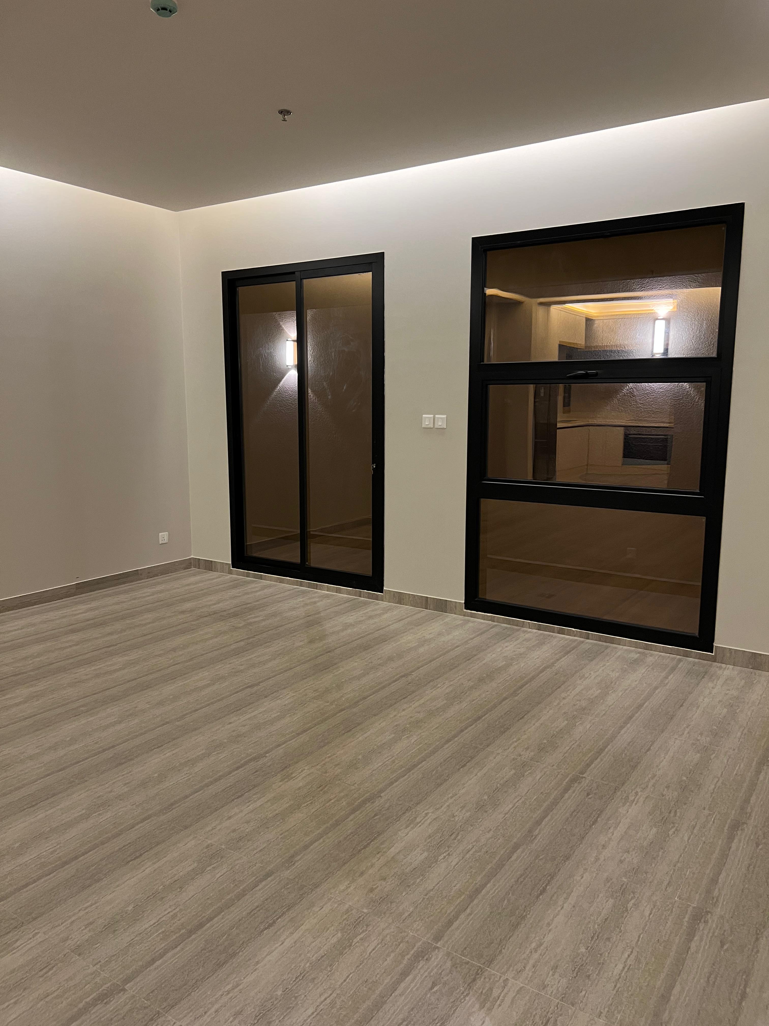 **Luxury Apartment for Rent in King Fahd District - Ground Floor** 🏡